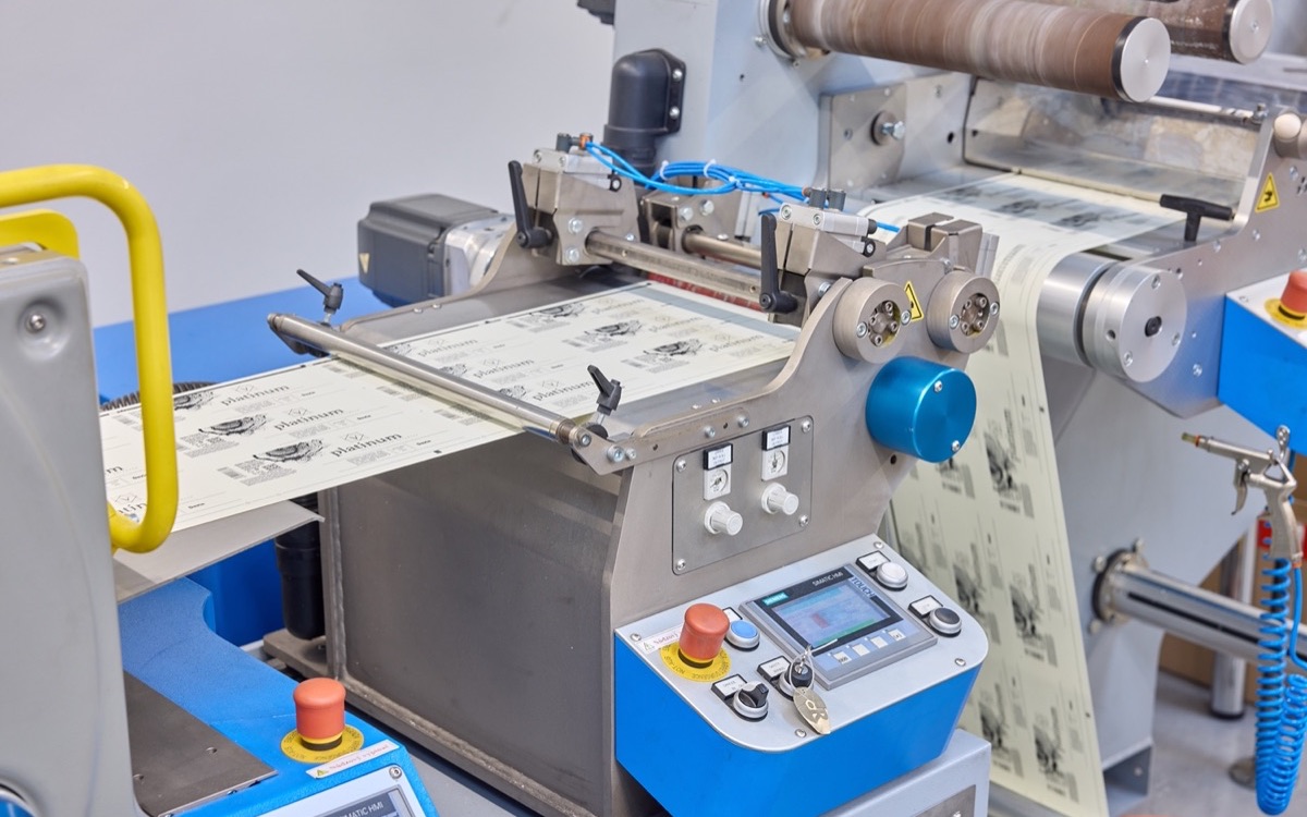 Flexo vs. digitálna tlač: Ktorá technológia sa vyplatí a pri akom objeme?